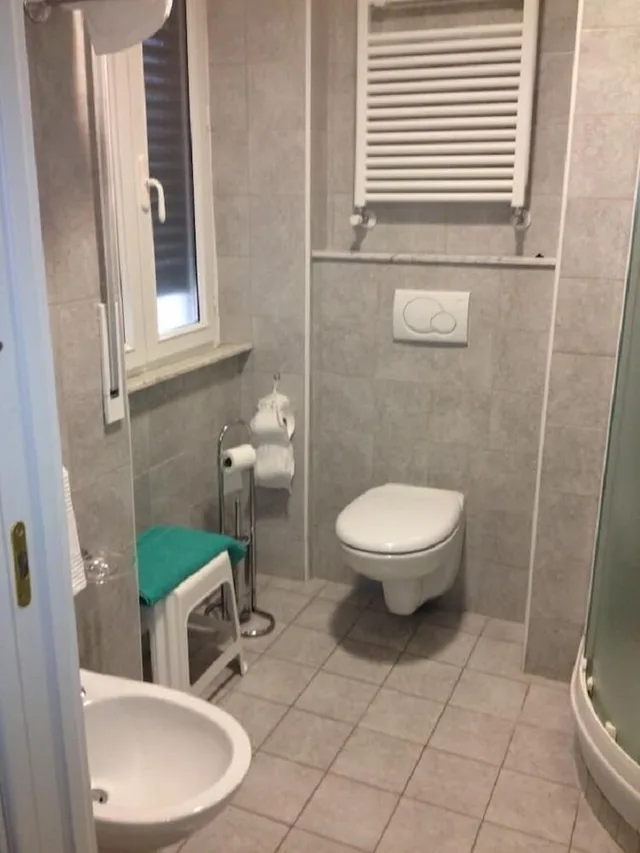 غرفة ثلاثية بسرير كوين وسرير فردي، Hotel Dora 3/6