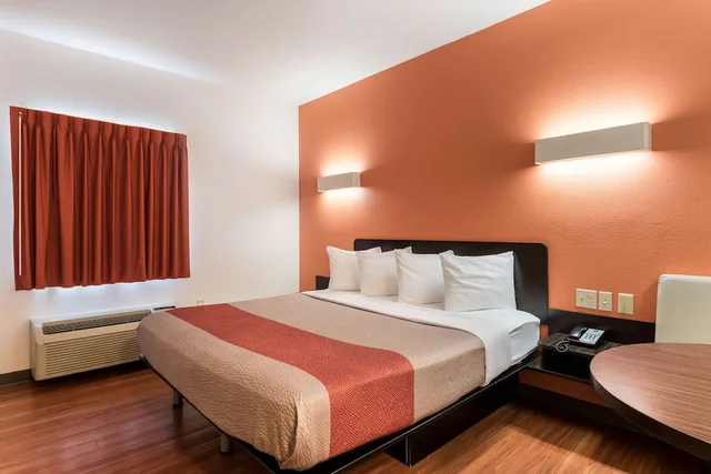 غرفة قياسية بسرير مزدوج لذوي الإعاقة، Motel6 Wilkes Barre, PA - Arena 2/10