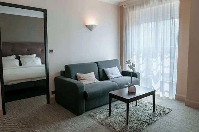 جناح عائلي بسرير كينج مع أريكة، Best Western Plus Poitiers Centre Le Grand Hotel 6/20