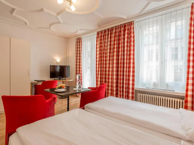 Urban, Deluxe، Hotel Alpina Luzern 1/5