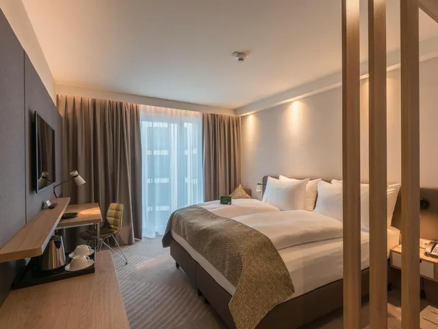 غرفة قياسية بسرير كينج وسرير كوين، Holiday Inn Hamburg Berliner Tor 4/10