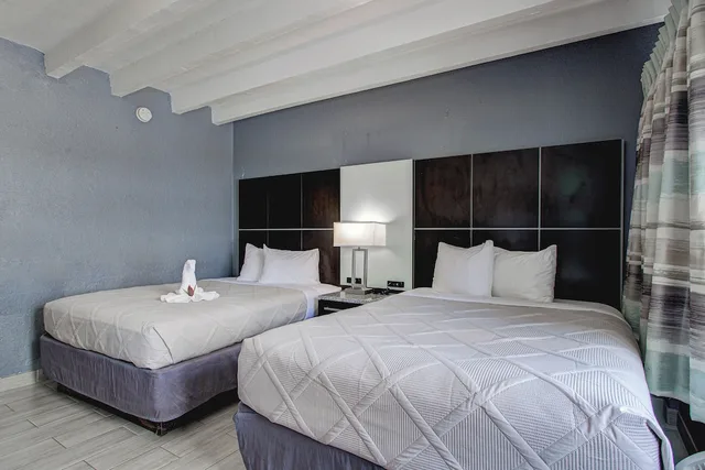 غرفة قياسية بسريرين كوين، Beach House Inn 2/4