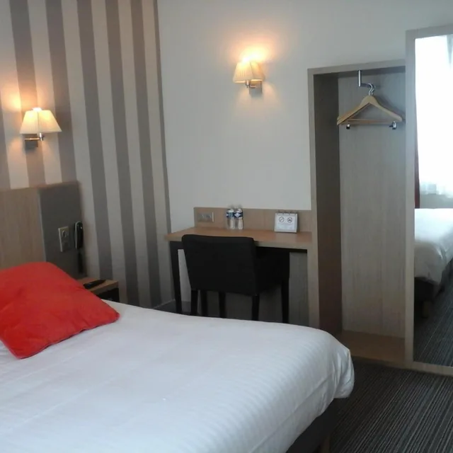 غرفة ثلاثية، Hotel Carmin 7/10