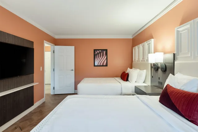 Suite, 2 Queen Beds, The Inn at Lewisburg, BW Signature Collection 1/6