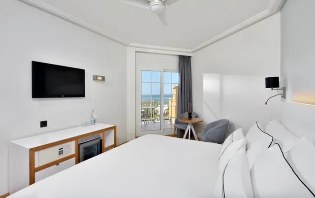The Level, Junior Suite, Queen Bed, Sofa, Melia Atlantico Isla Canela 1/7