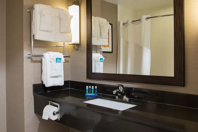غرفة قياسية بسريرين كوين، HOLIDAY INN EXPRESS SPRINGFIELD DOWNTOWN 2/2
