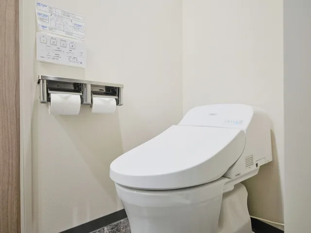 غرفة ركنية بسريرين منفصلين مع أريكة، hotel MONday Akihabara Asakusabashi 6/6