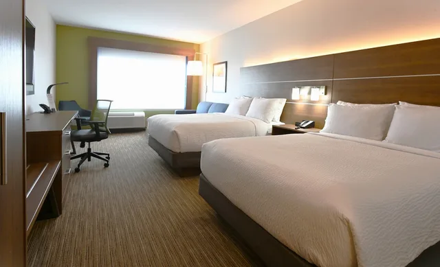 جناح بسريرين كوين مع أريكة، Holiday Inn Express Suites Aurora 2/8