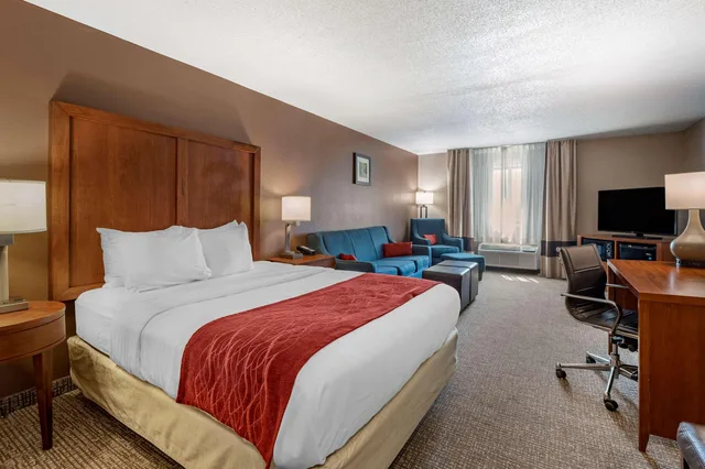 جناح بسرير كينج وسرير كوين، Comfort Inn and Suites Lawrenceburg, IN 1/3