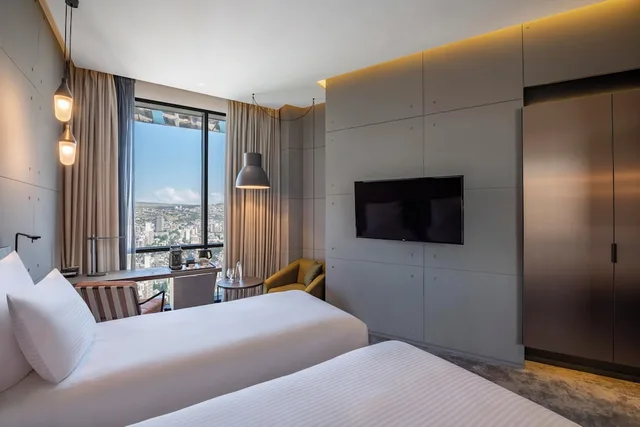 غرفة سوبيريور بسريرين منفصلين، Pullman Tbilisi Axis Towers 1/8