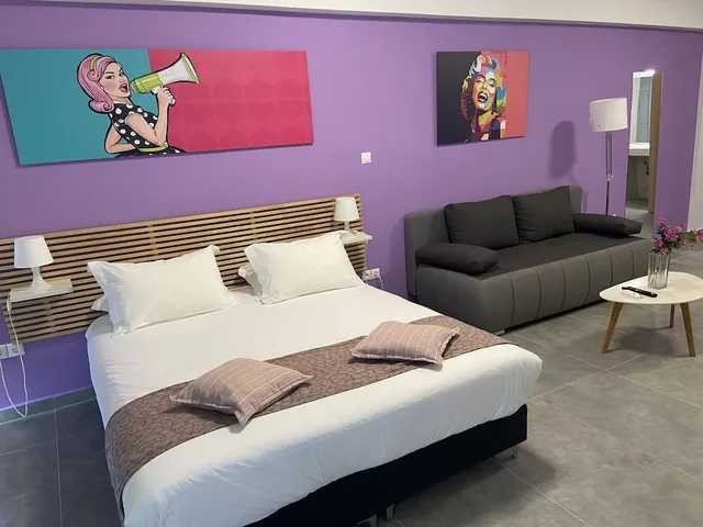 Comfort, Studio, Suite, Queen Bed, City View, Sofa, Connect Suites 3/10