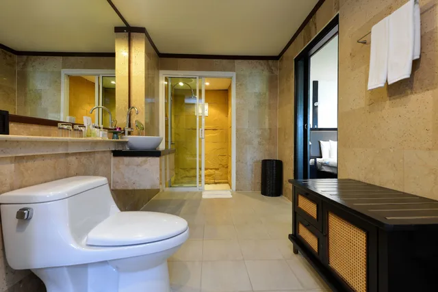 غرفة ديلوكس بسرير مزدوج بإطلالة على البحر، ANDAMAN WHITE BEACH RESORT 2/2
