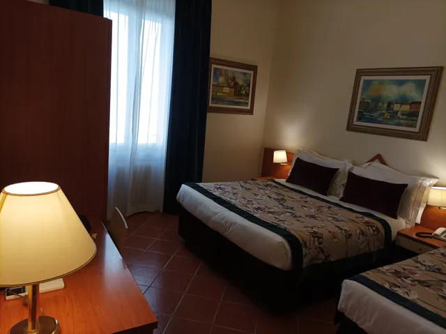 Economy, Triple, 3 Beds, Stair Access Only، Hotel Maxim 7/10