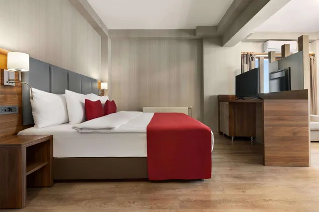 جناح جونيور بسرير كينج، Ramada By Wyndham Van 3/7