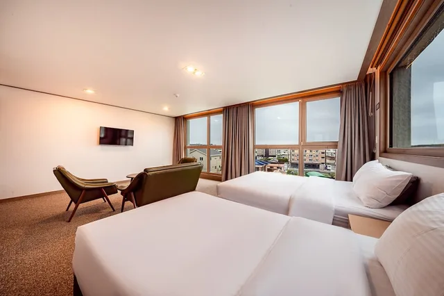 غرفة سوبيريور صغيرة بسرير كوين وسرير فردي، Sunrise Hotel Sungsan 6/10