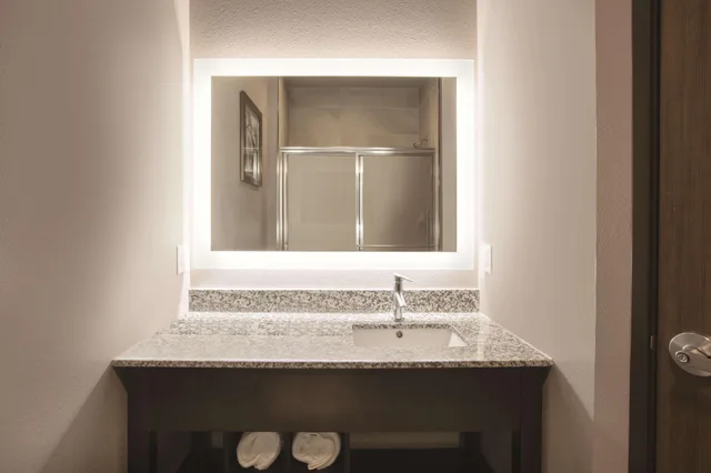 غرفة بسرير مزدوج، La Quinta Inn & Suites by Wyndham Amarillo Airport 2/2