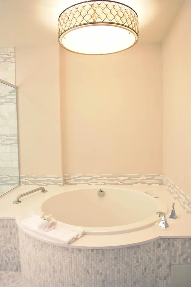 Grand, Master, Suite، Rhythm City Casino And Resort 3/3