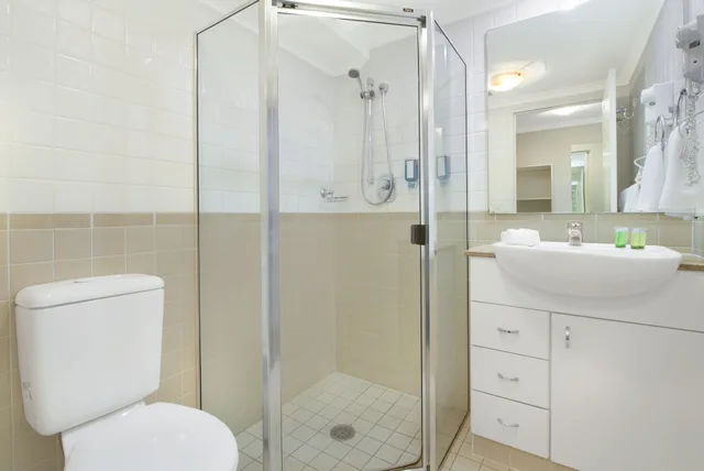 غرفة بريميوم بسريرين منفصلين وسرير كوين بمطبخ، YEHS Hotel Sydney Harbour Suites 5/5