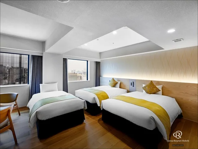 Triple Room, DEL style Osakashinsaibashi by Daiwa Roynet Hotel 3/5