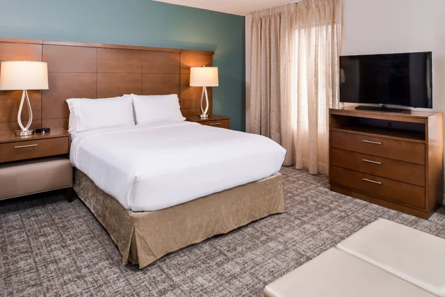 Studio, Suite, Queen Bed, Kitchen, Staybridge Suites Indianapolis Downtown Convention Center 2/3