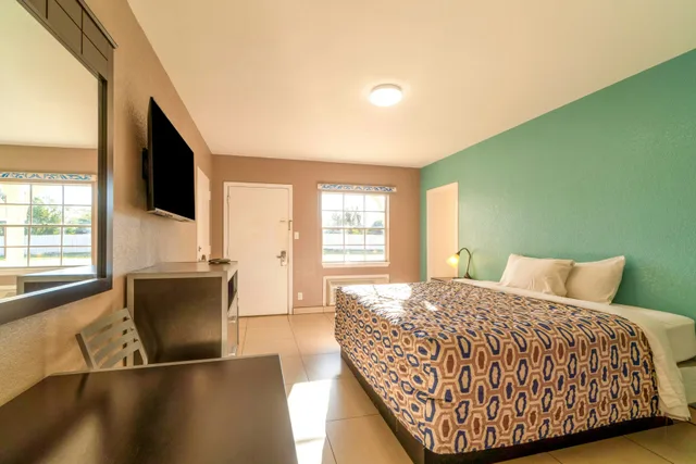 غرفة بسرير كينج للمدخنين، Woodfield Inn & Suites Hotel O, Yoakum TX 111 1/6