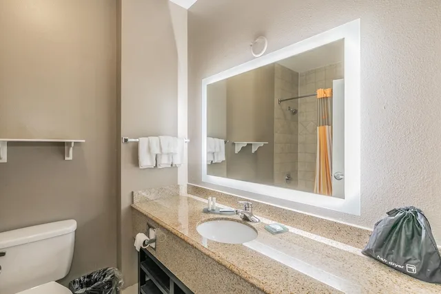 غرفة ديلوكس بسرير كينج، La Quinta Inn and Suites by Wyndham Granbury 3/4
