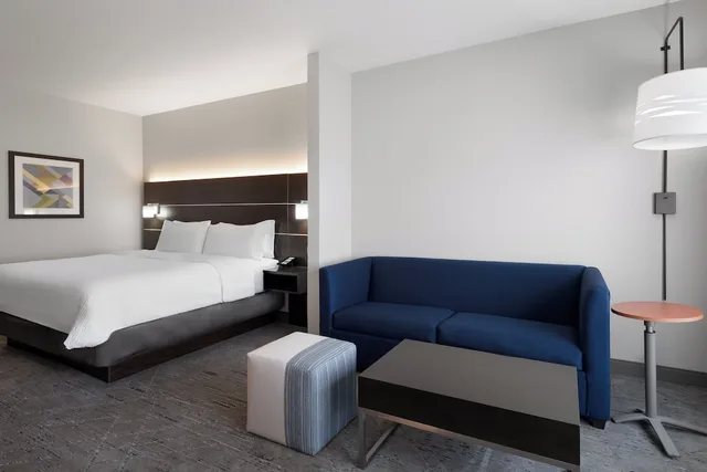 جناح بسرير كينج مع أريكة، Holiday Inn Express & Suites West Memphis 8/10
