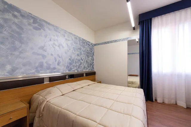 غرفة بسرير مزدوج أو سريرين منفصلين بإطلالة على البحر، Park Hotel Rimini 7/10