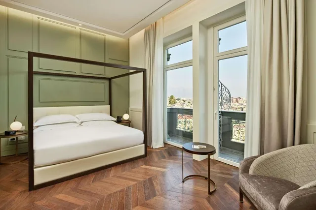 Donna Regina, Junior Suite, King Bed, Sea View, De Bonart Naples, Curio Collection by Hilton 1/2