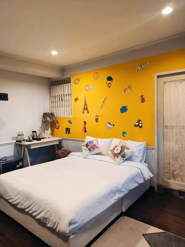 French, Standard, Double Bed، Around The World Bed and Breakfast - Hostel 1/3
