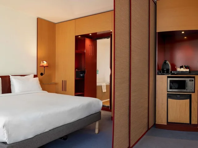 جناح عائلي بسرير مزدوج وسريرين منفصلين، Novotel Suites Marseille Centre Euromed 3/7
