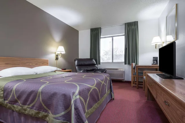 غرفة بسرير كوين لذوي الإعاقة، Super 8 by Wyndham Fond Du Lac 1/1