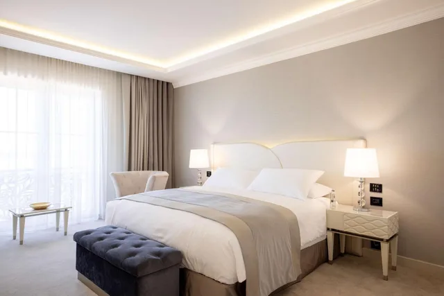 غرفة قياسية بسرير كينج، Tresor Le Palais Timisoara, Curio Collection by Hilton 7/9