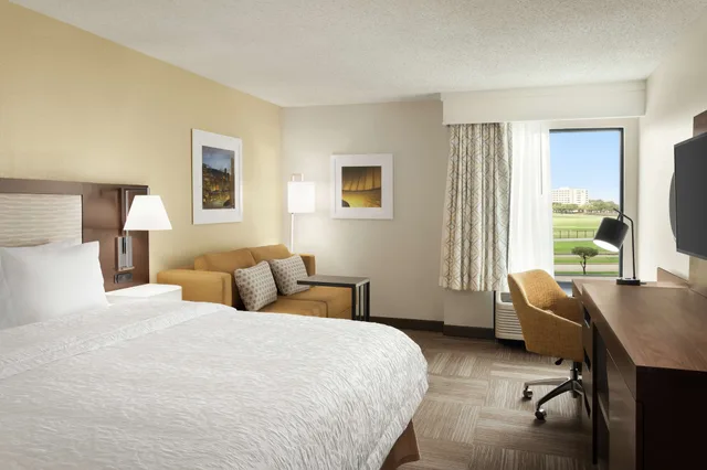 غرفة بسرير كينج لذوي الإعاقة، Hampton Inn Houston Hobby Airport 1/6