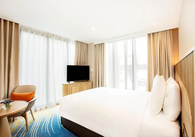 جناح بسرير كوين مع أريكة، Holiday Inn Express & Suites Bangkok Central Pier 3/6