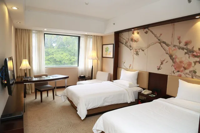غرفة سوبيريور بسريرين منفصلين بإطلالة على الحديقة، Guangdong Yingbin Hotel 1/3