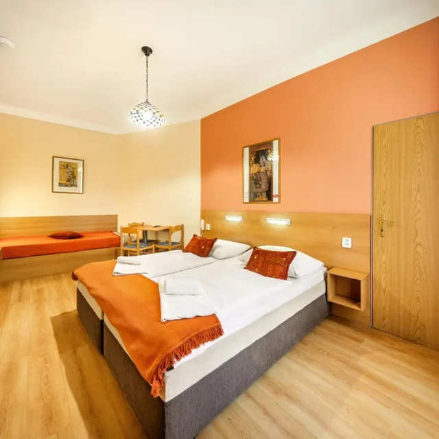 غرفة ثلاثية بسرير فردي، Hotel Golden City Garni 2/8