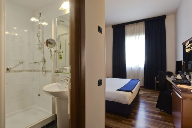 غرفة كلاسيكية مفردة بسرير كينج، GRAND HOTEL TIBERIO 6/10