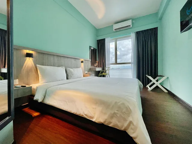 غرفة سوبيريور بسرير كينج بإطلالة على البحر، The Elopura Hotel 1/1