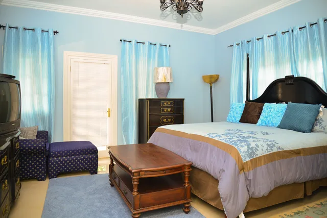 Blue, King Bed, Balcony, Ground Floor, Khastle Khodero 2/6