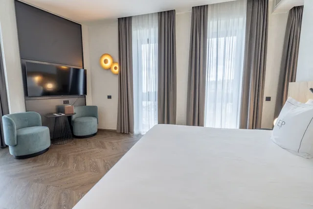 جناح جونيور بسرير كينج بإطلالة على البحر، Hotel Europa 2/10