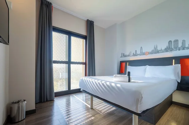 غرفة قياسية بسرير مزدوج، easyHotel Barcelona Fira 9/10