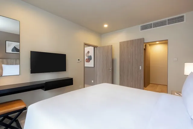 1 Bedroom, Suite, King Bed, Living and Dining Areas, Kitchen، Staybridge Suites Bangkok Sukhumvit 3/6