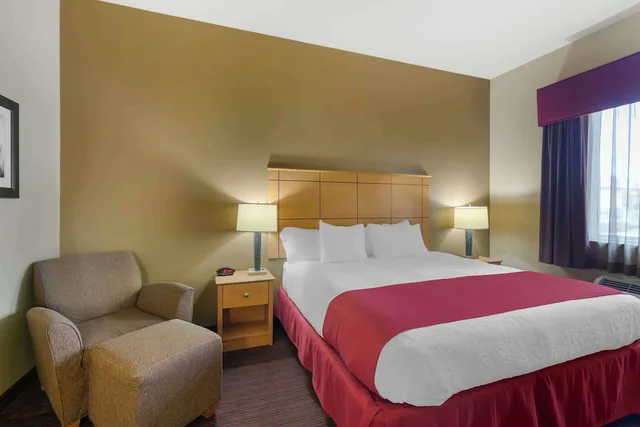 غرفة قياسية بسرير كينج لذوي الإعاقة، Best Western Golden Prairie Inn & Suites 2/4