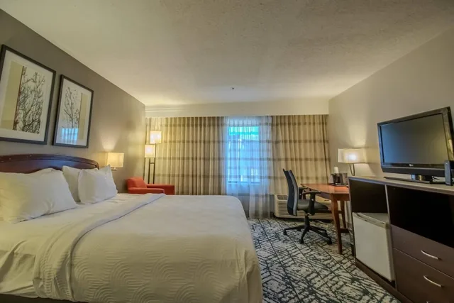 غرفة بسرير كينج لذوي الإعاقة، Country Inn & Suites by Radisson, Convention Center 1/10