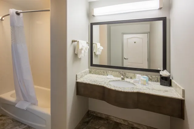 جناح استوديو بسرير كينج مع أريكة، Hampton Inn & Suites Temecula 7/9