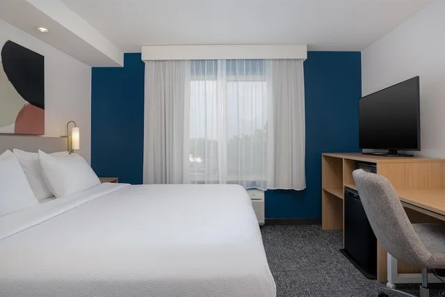 Suite, 2 King Beds, Sofa, Bathtub, Spark by Hilton Lancaster 1/10