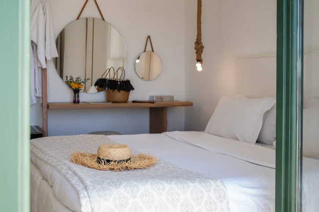 Classic, Double Bed, Inland View، Tharroe Of Mykonos 3/4
