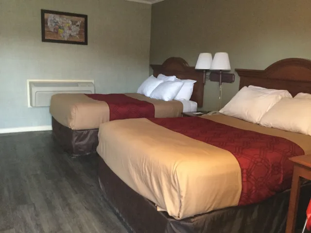 غرفة قياسية بسريرين مزدوجين، Falls Inn Newton Falls 6/7
