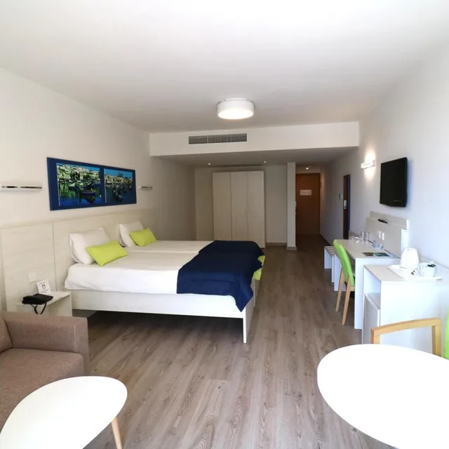 جناح بشرفة، Santana Hotel 1/1